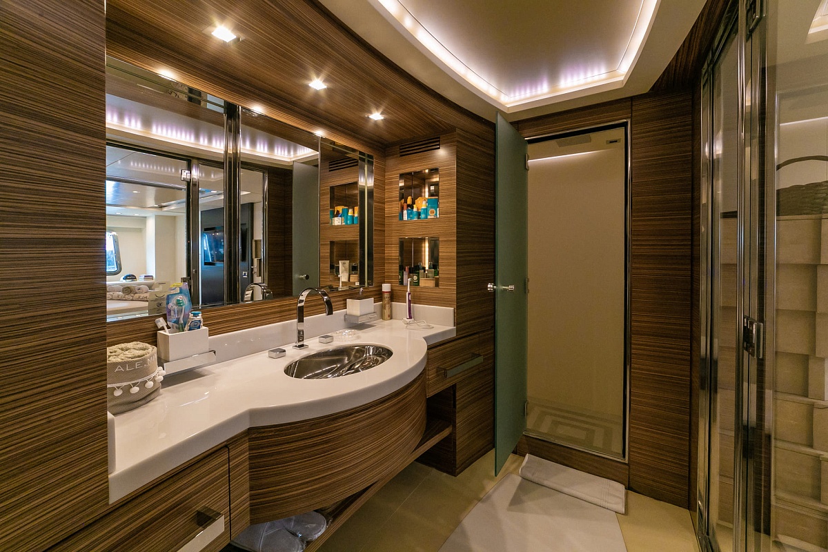 Аренда мега яхты 	Italcraft 105 Alemia В Италии